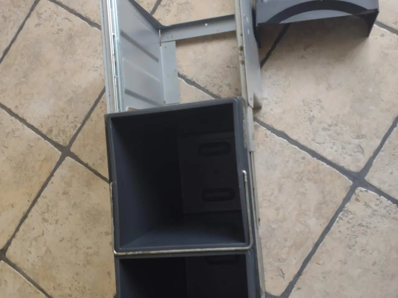 Billede 5 - Affaldsspande indbygning