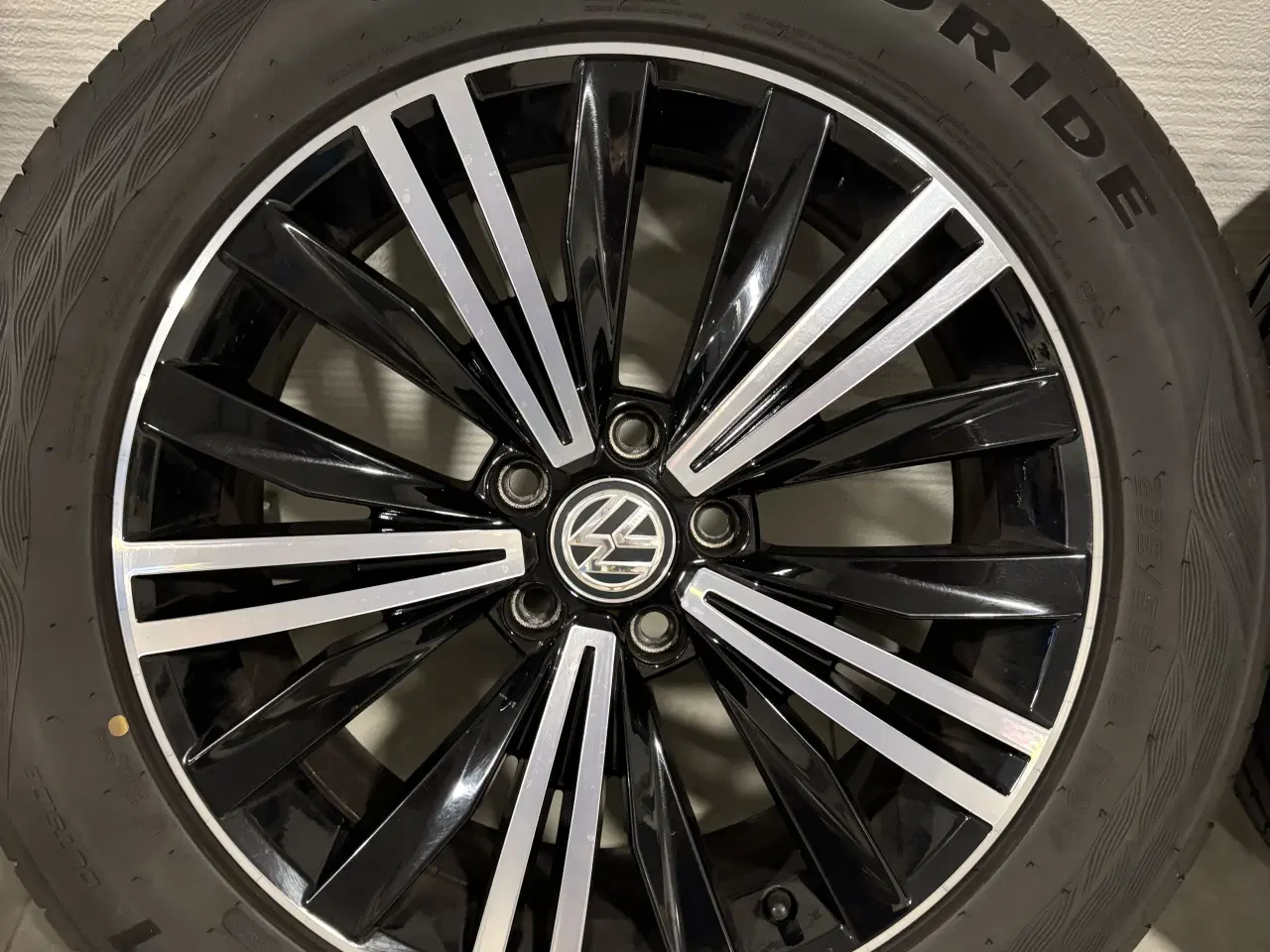 Billede 5 - VW sommerdæk med original fælge