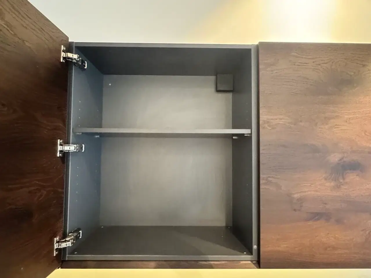 Billede 7 - Boform snedker væghængt møbel i røget eg