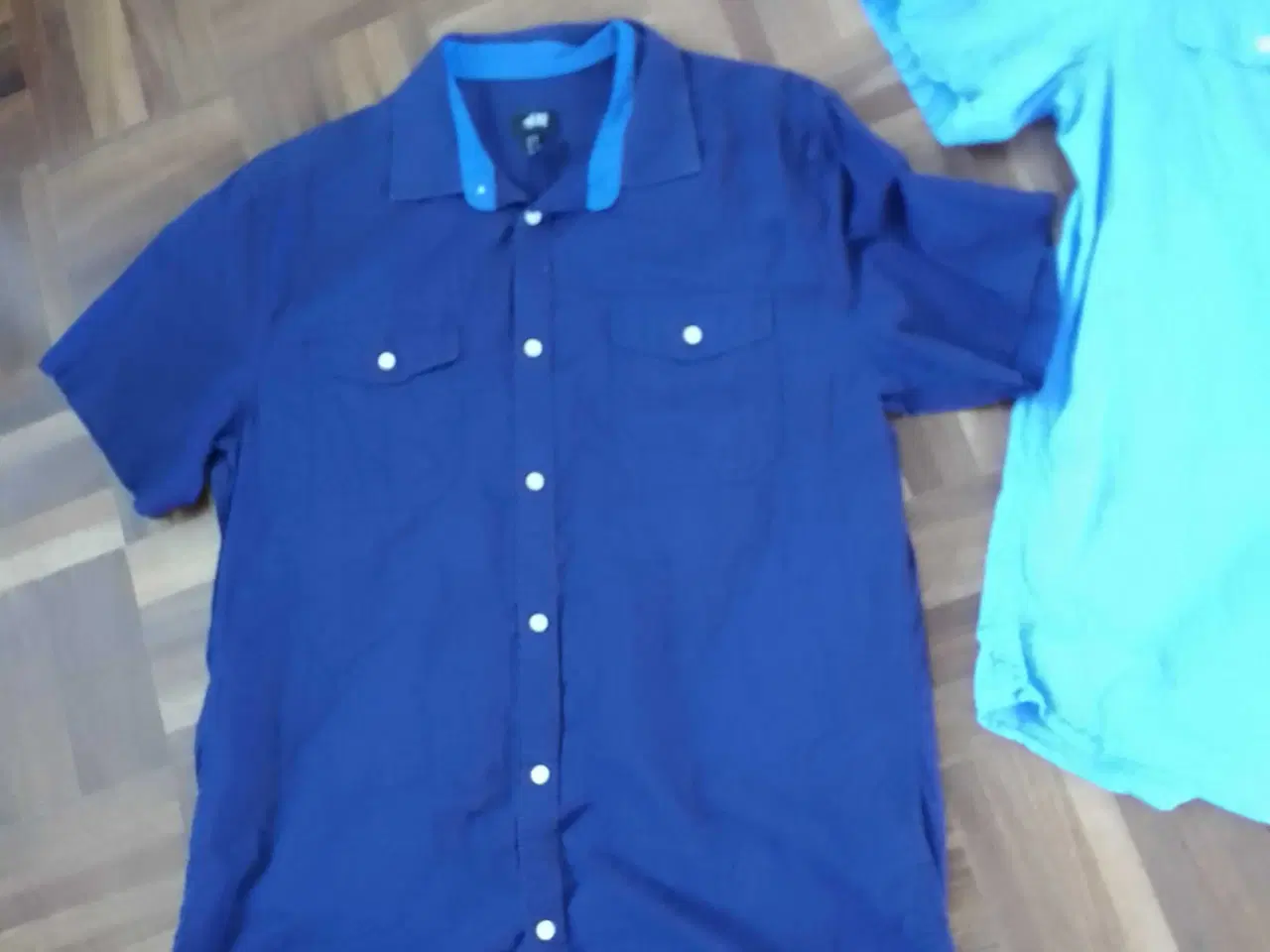 Billede 4 - 2 stk ensfarvet skjorter str m
