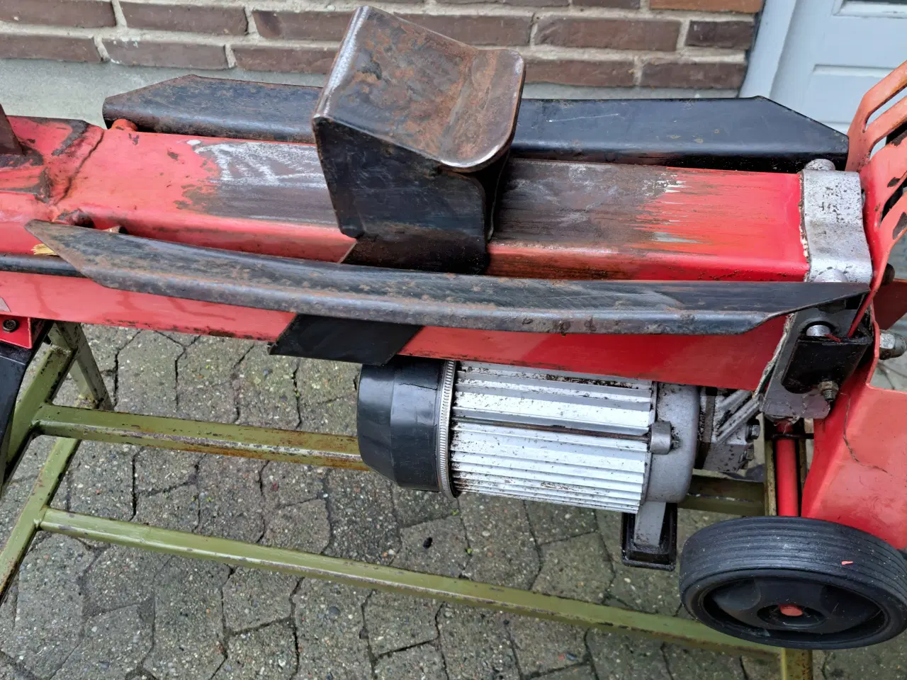 Billede 2 - Brændekløver med fodkontakt