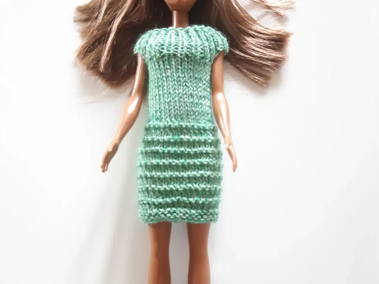 Billede 6 - Hjemmestrikkede Barbie kjoler. Flere farver