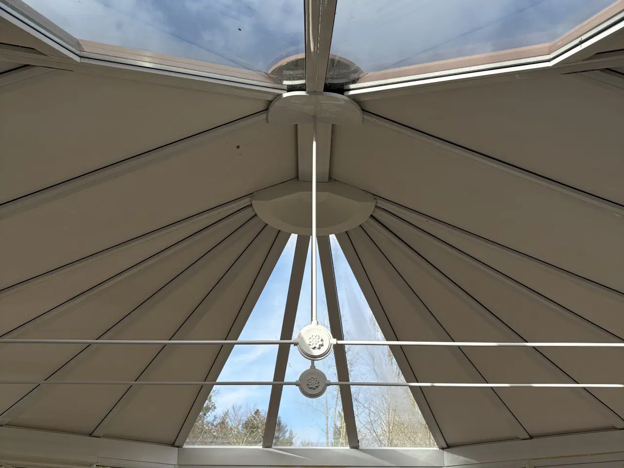 Billede 2 - RESERVERET - Udestue med dejlige glasloftspartier