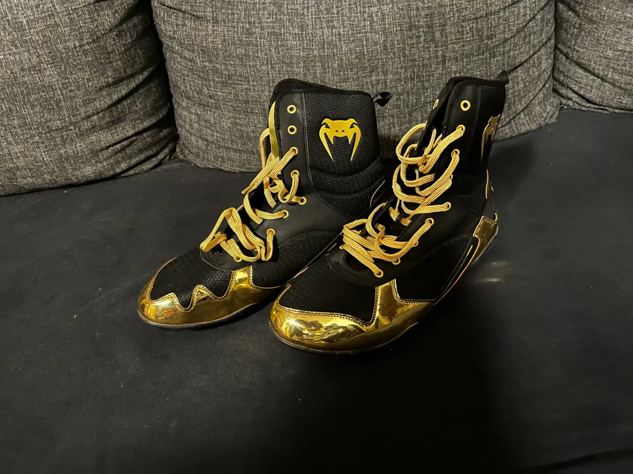Billede 1 - 🥊 Venum Bokse Støvler – Sort/Guld – Str. 47,5 – H