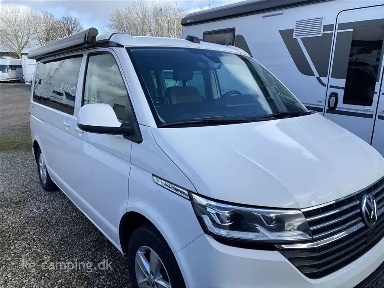 Billede 2 - 2021 - VW California Ocean 2.0 TDI 150 DSG   Super velholdt lille California van med DSG gear