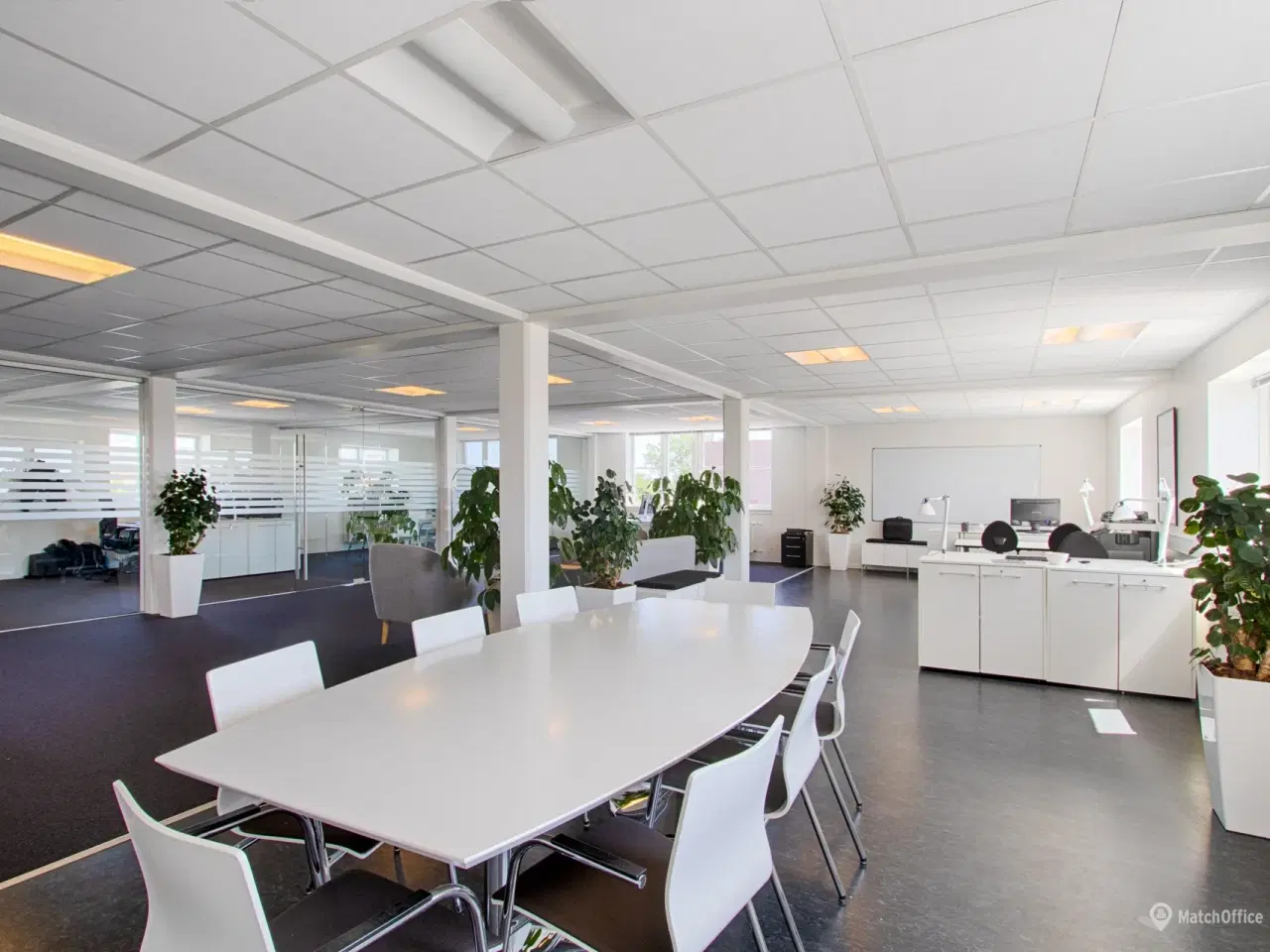 Billede 3 - Lækkert lyst kontorlejemål/showroom/undervisningslokaler centralt i Herlev