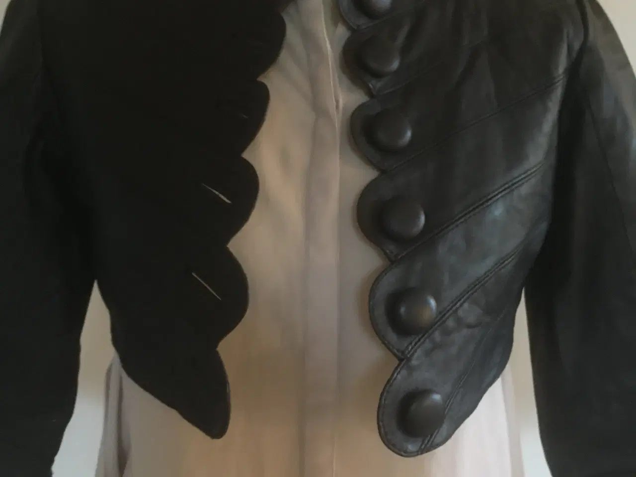 Billede 2 - Læder jakke fra Gestuz