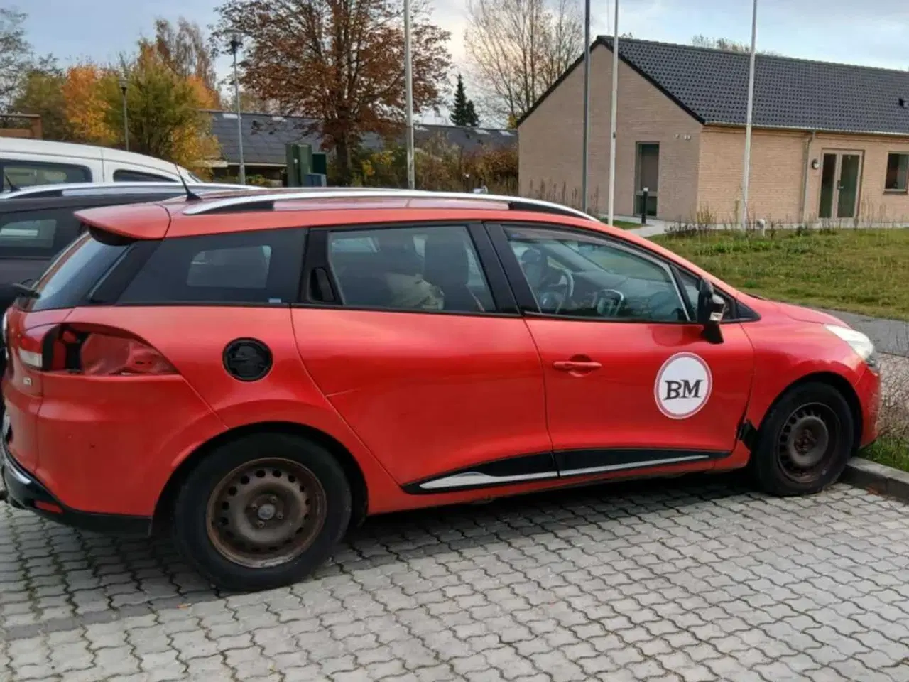 Billede 1 - Bil indregistreret som skolevogn.