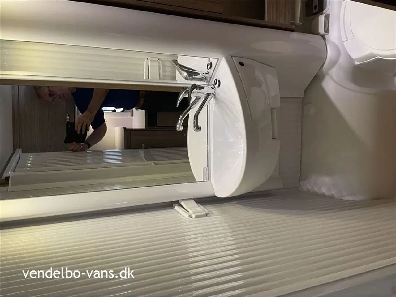 Billede 18 - 2019 - Carado V337   Enkeltsenge og høj garage