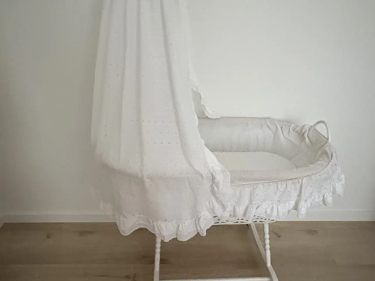 Billede 2 - Babyseng på hjul