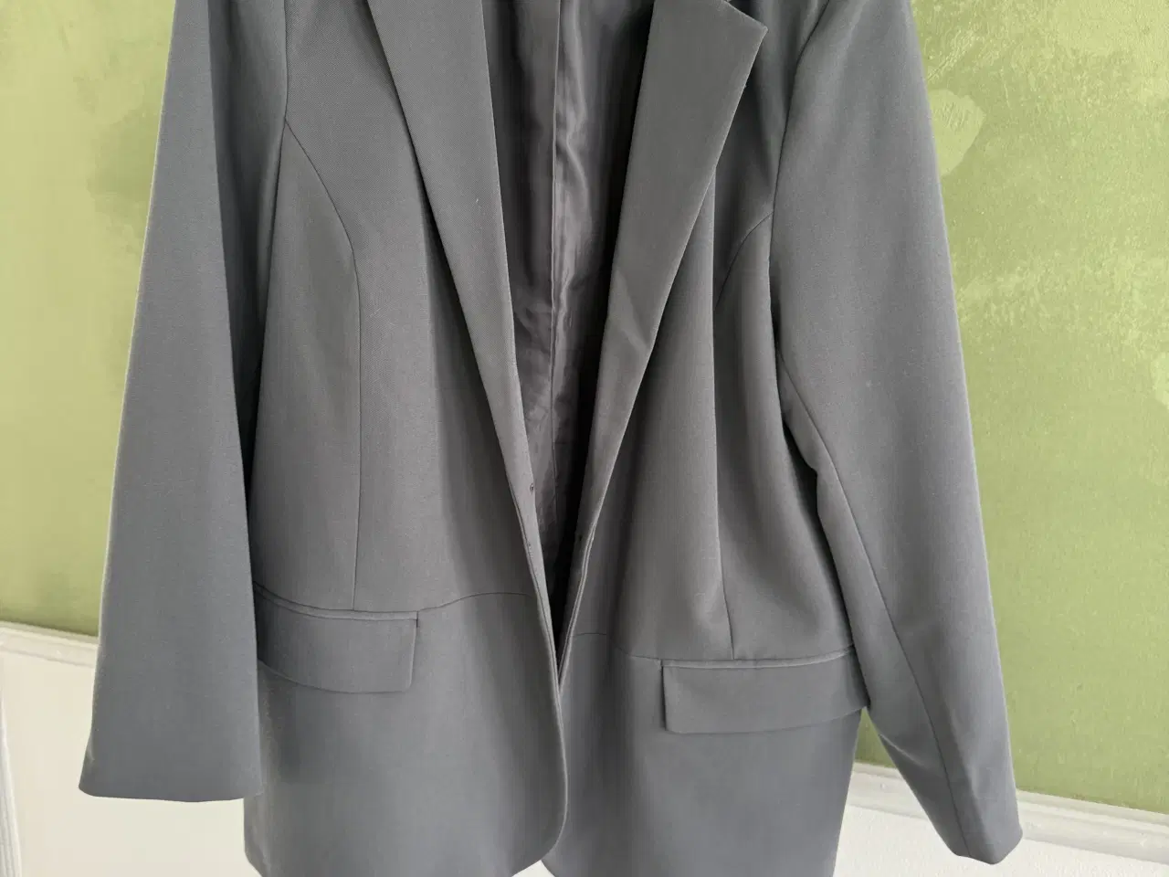 Billede 1 - Flot blazer til plus pigen 