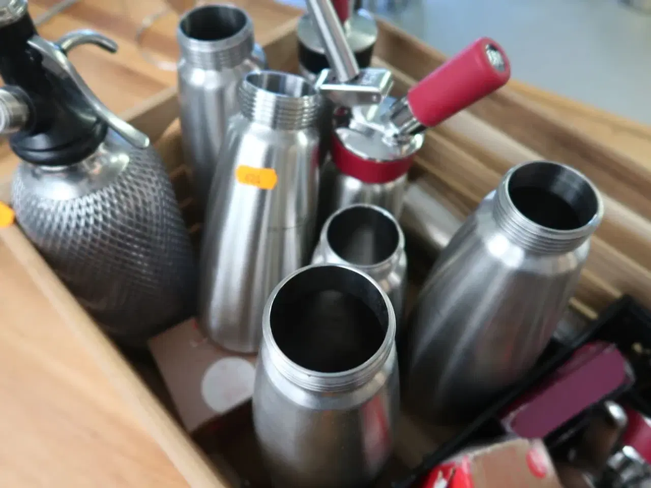 Billede 2 - Kasse med sodasifonflasker