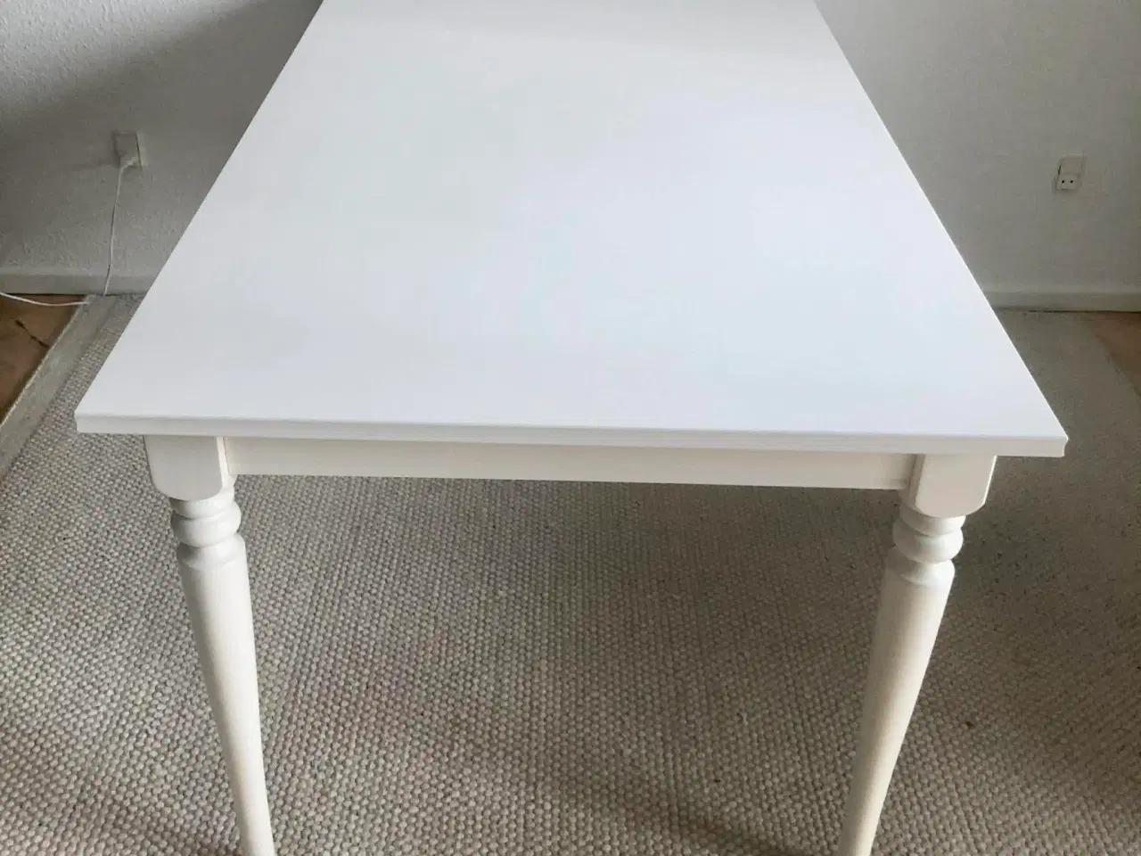 Billede 2 - Hvid bord med udtræk