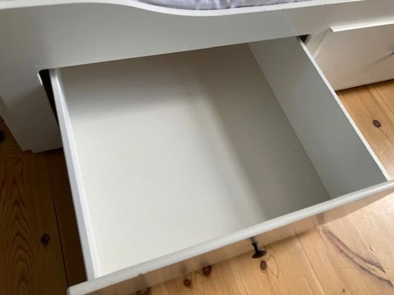 Billede 3 - UDTRÆKSSENG HEMNES MED NYE FRONTER