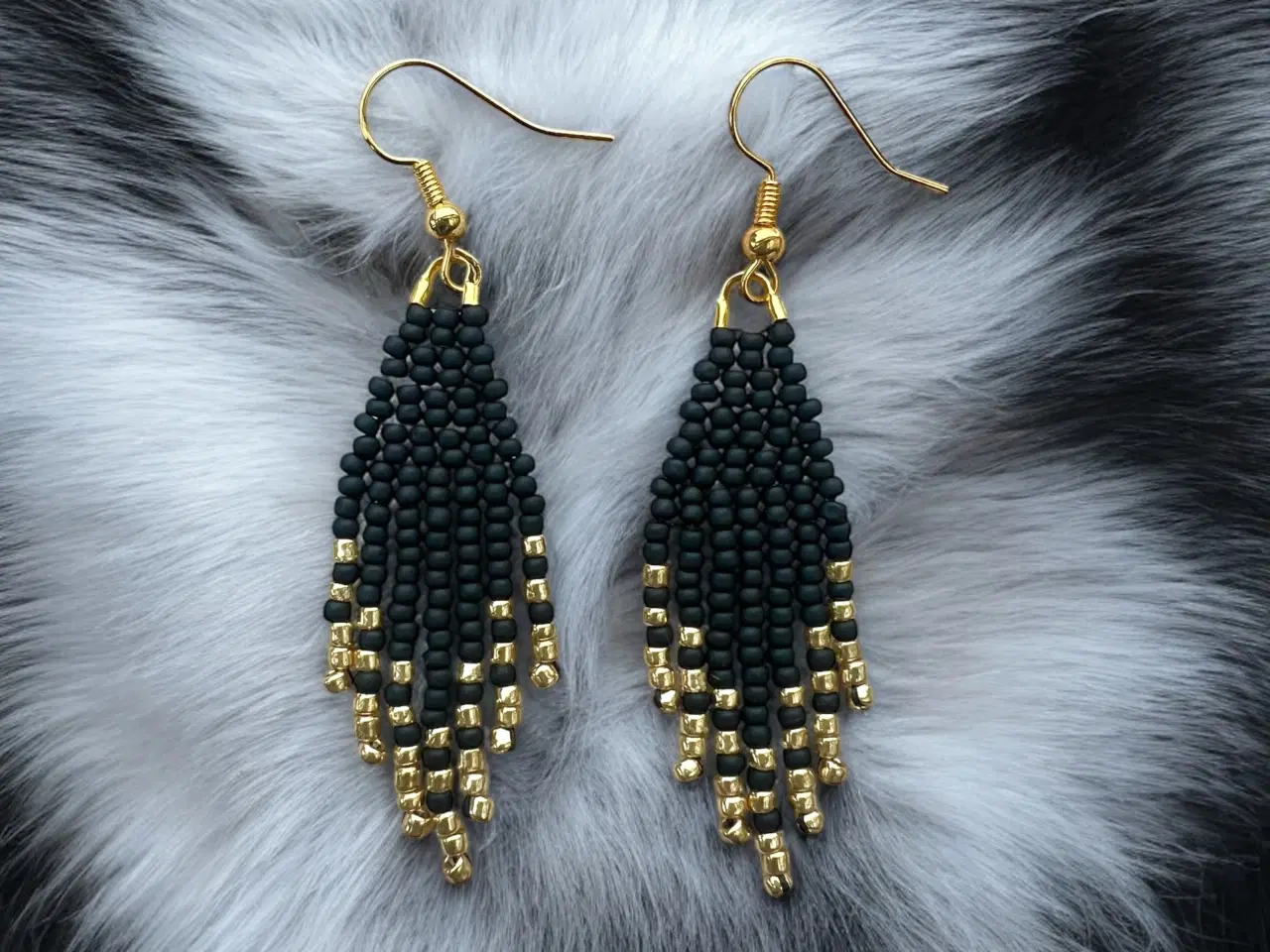 Billede 1 - Grønlandske øreringe, håndlavede