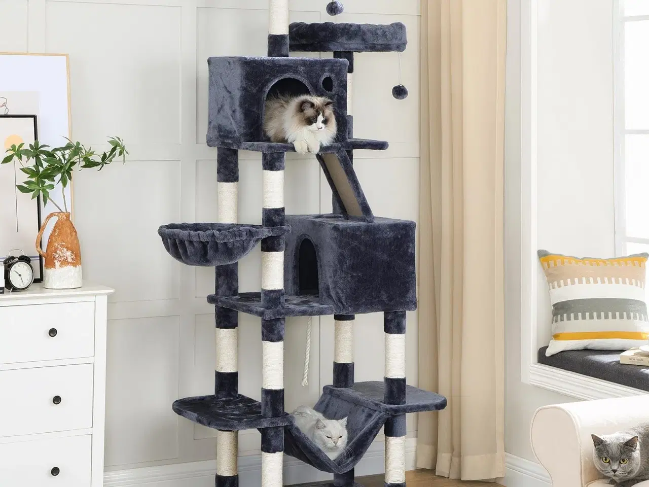 Billede 2 - Klatretræ til kat – FEANDREA 206 cm, stort kattetræ med 13 kradsepæle, rampe, 2 udsigtsplatforme, 2 huler, kurv og hængekøje – røggrå