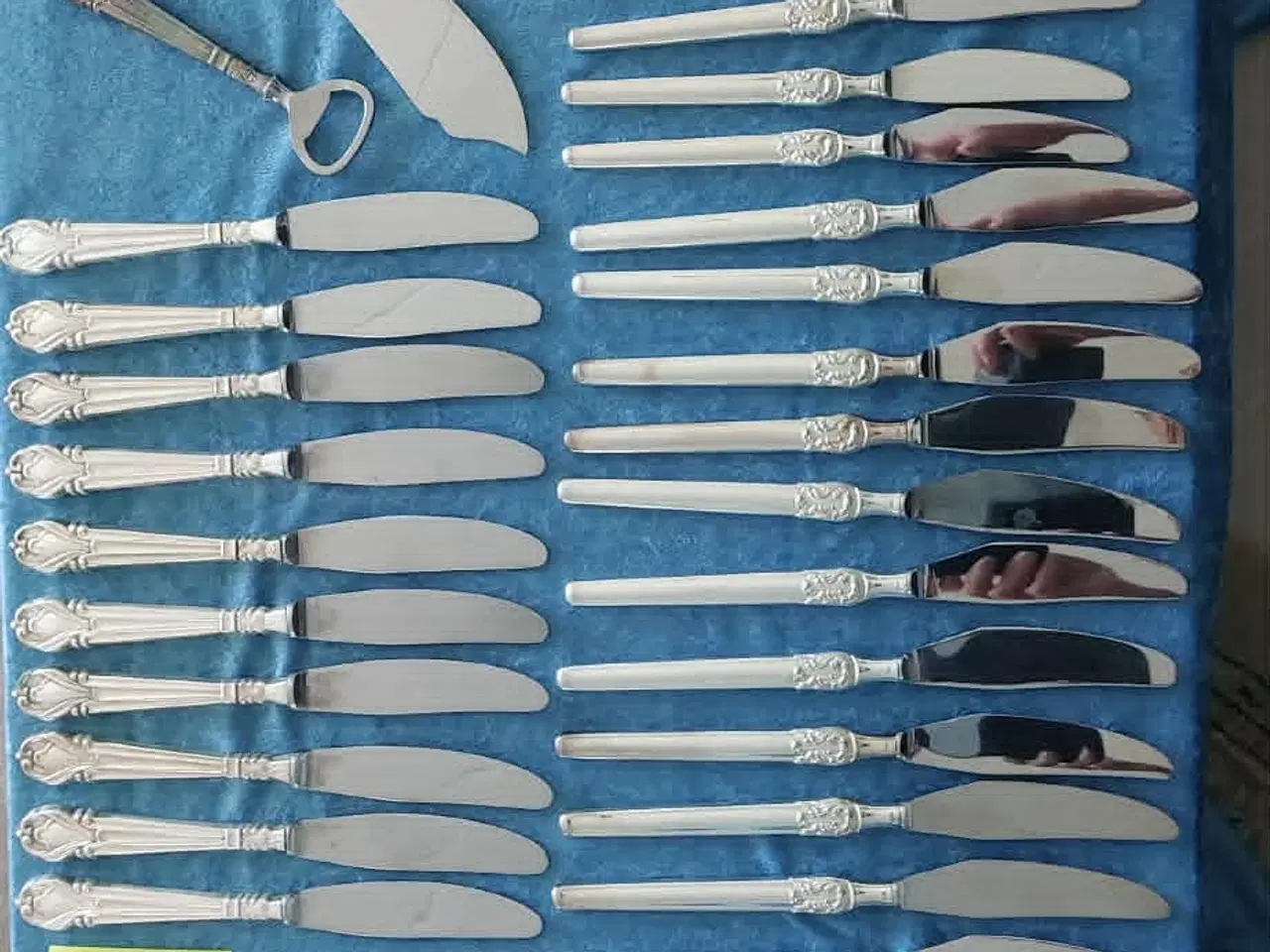 Billede 3 - pletsølv bestik mest knive sælges for kr. 25,- stk