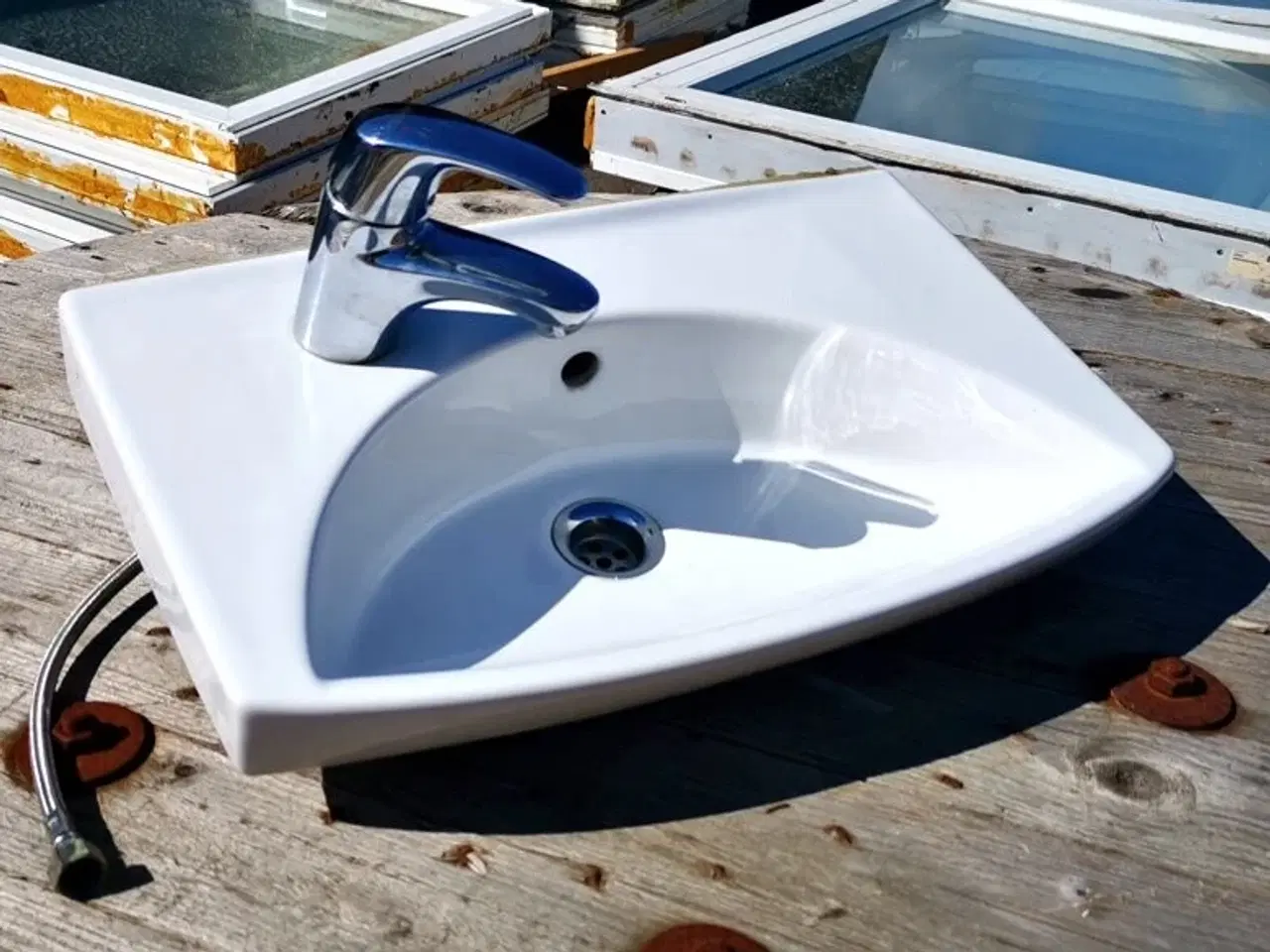Billede 1 - Ifø håndvask med hansgrohe armatur 500x310x140mm med bundventil
