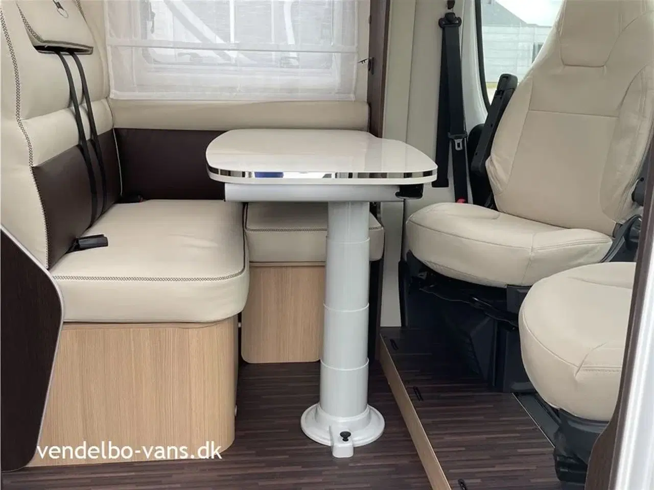 Billede 4 - 2024 - McLouis Mc4 239 Enkeltsenge over garagen og stort skylight over forsæder/ L- siddegruppe