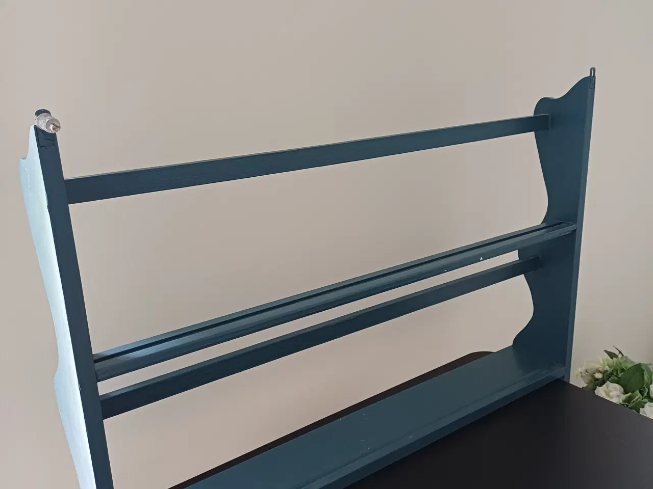 Billede 5 - Almueblå tallerkenrække/boghylde