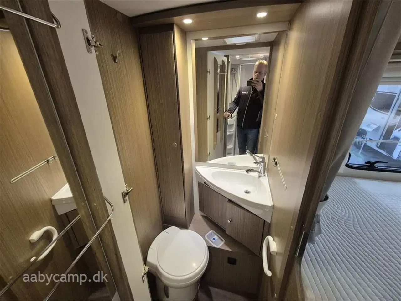 Billede 14 - 2019 - Carado T 447   Automatgear. solcelle. 95Ah batteri. 1500w inverter. Markise. undervognsbehandlet.  Fuld service. tandrem skiftet i 2025. Kun 47,000 Km!!!