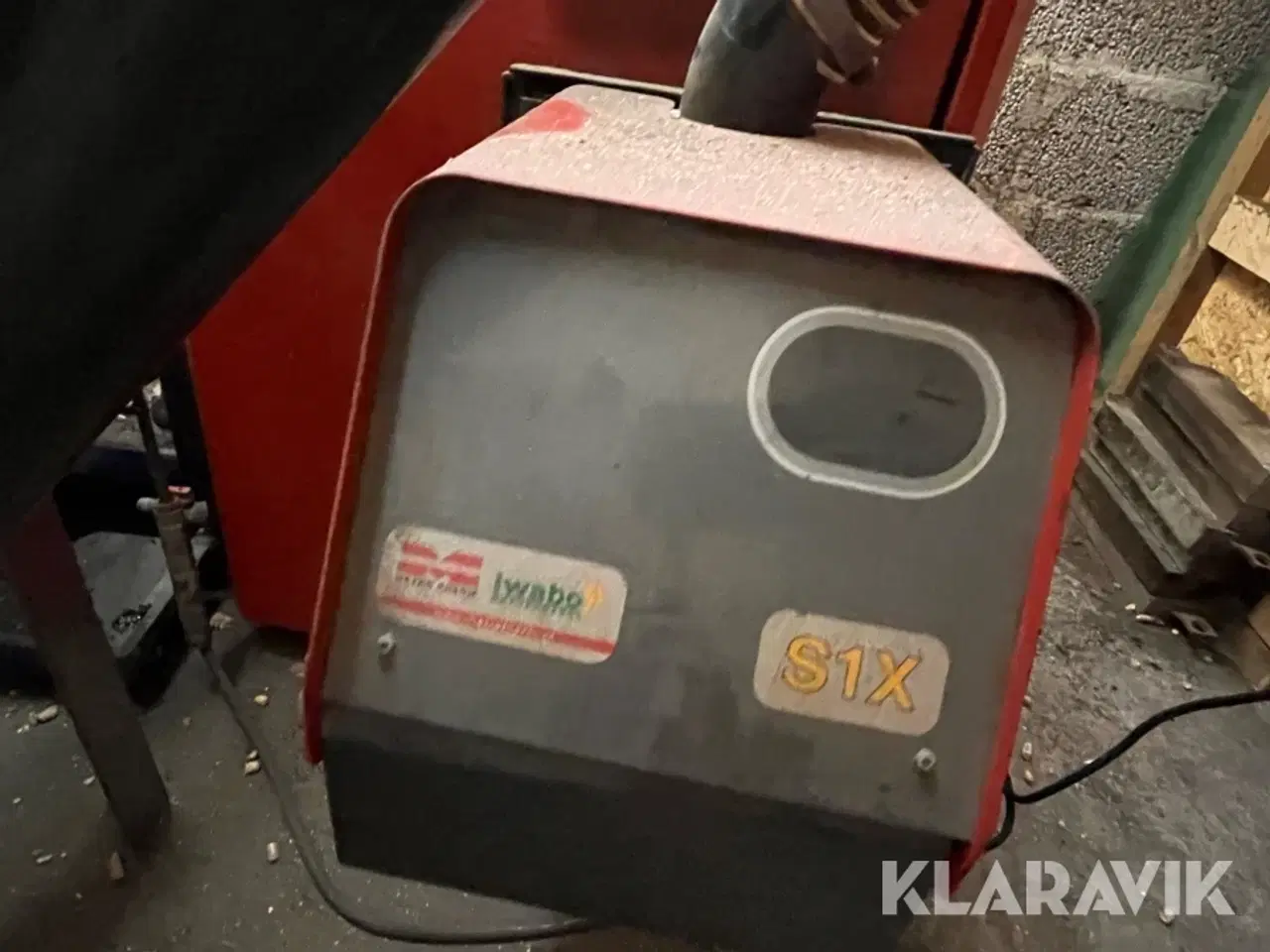 Billede 11 - Pillefyr med silo og skorsten