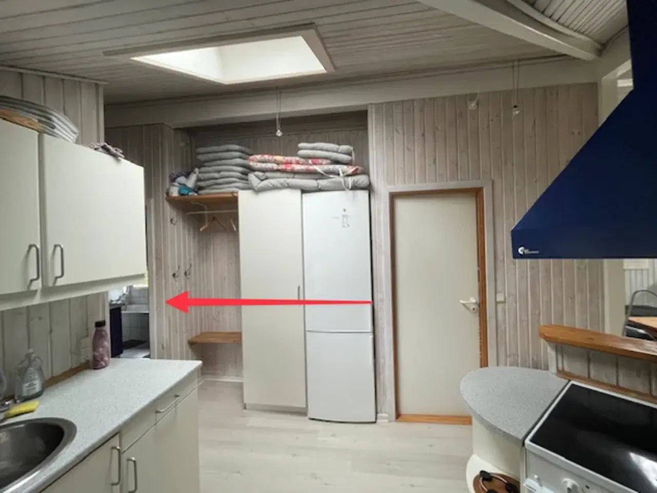 Billede 6 - Hvidt, lille køkken