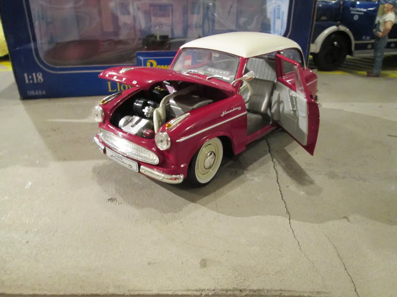 Billede 4 - Lloyd Alexander  Revell  1:18