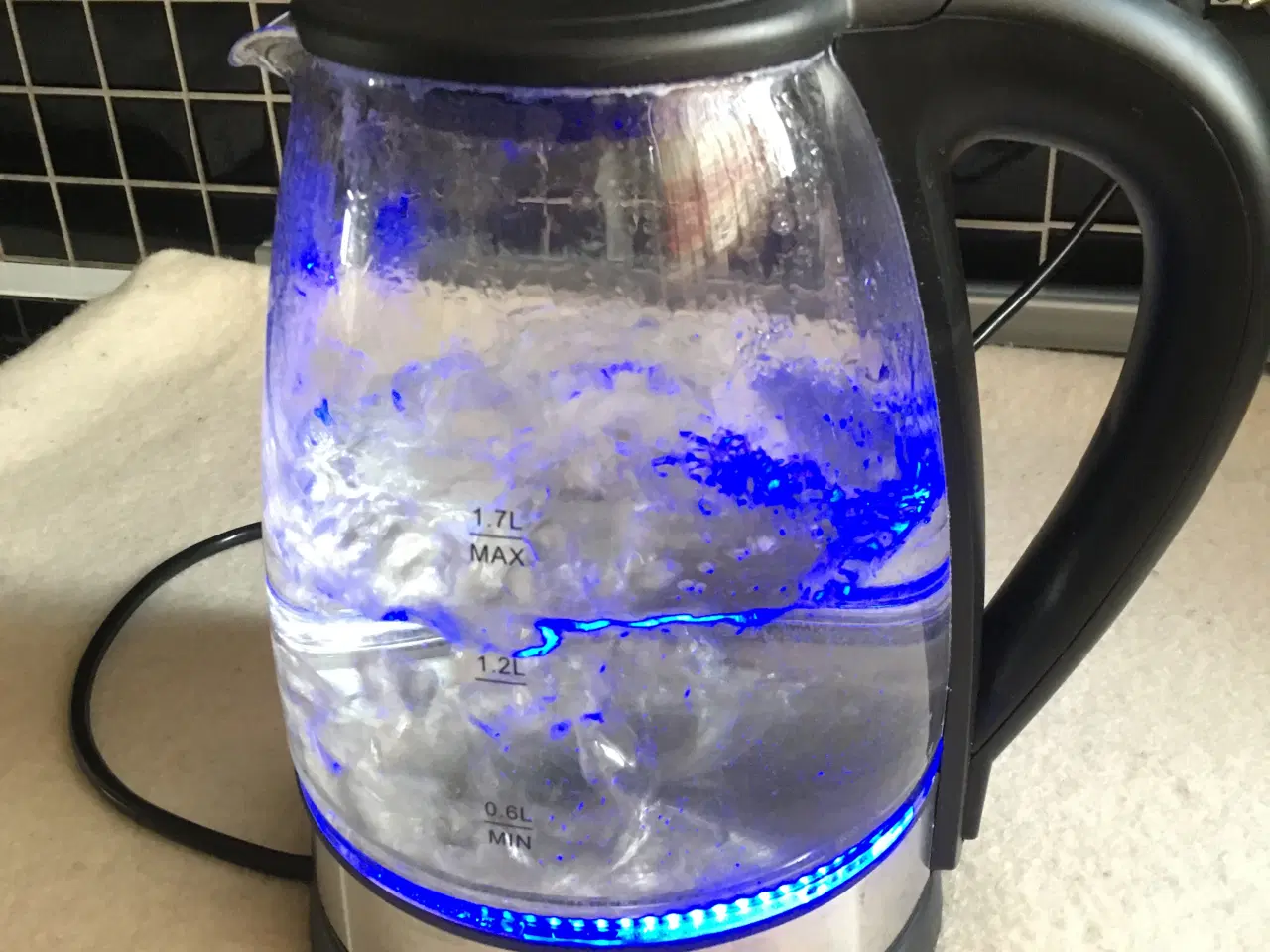 Billede 2 - EPIQ glas el-kedel med LED, 1,7L