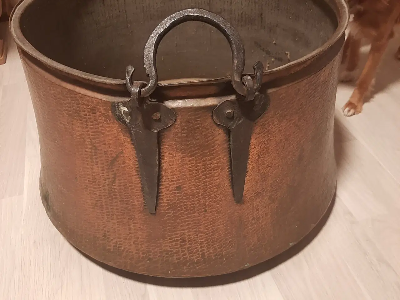 Billede 1 - Stor kobber brændespand i flot hammebanket kobber