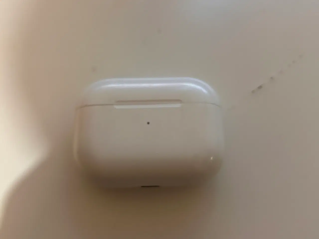 Billede 4 - AirPods Pro 2 etui – vandskadet / defekt (til rese