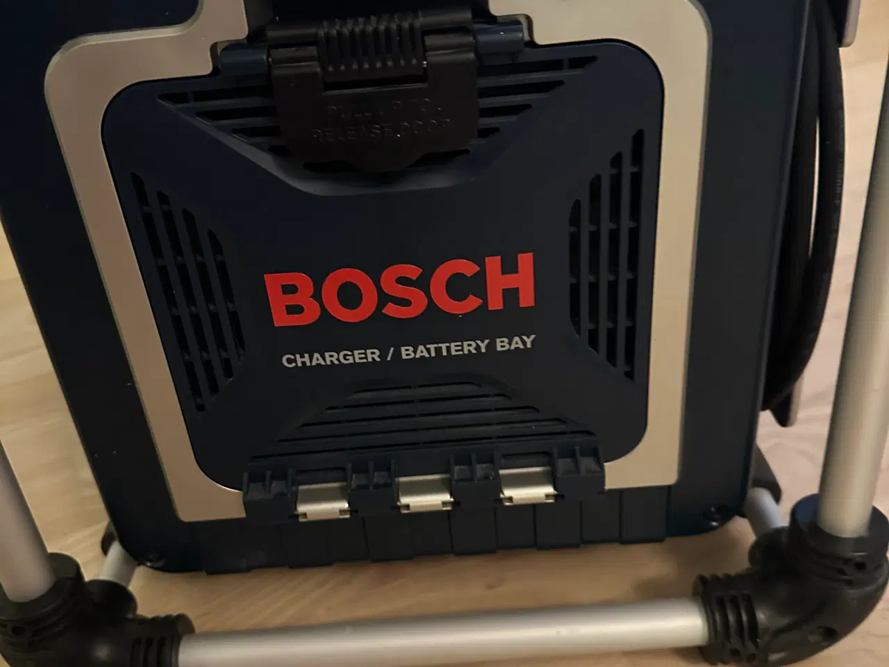 Billede 2 - Bosch Jobsite Radio with Battery Charger and Power