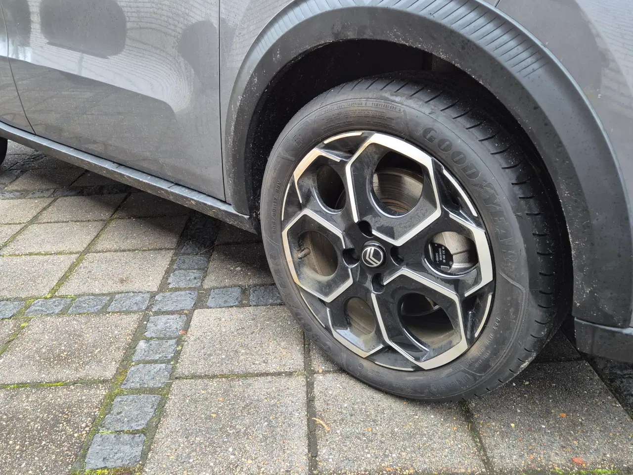 Billede 1 - Goodyear EfficientGrip Performance 2 205/50 R17 93