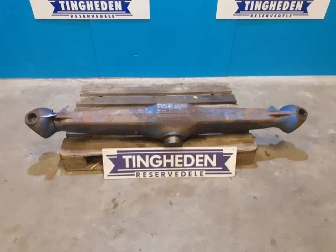 Billede 1 - Ford 8340 Foraksel hus