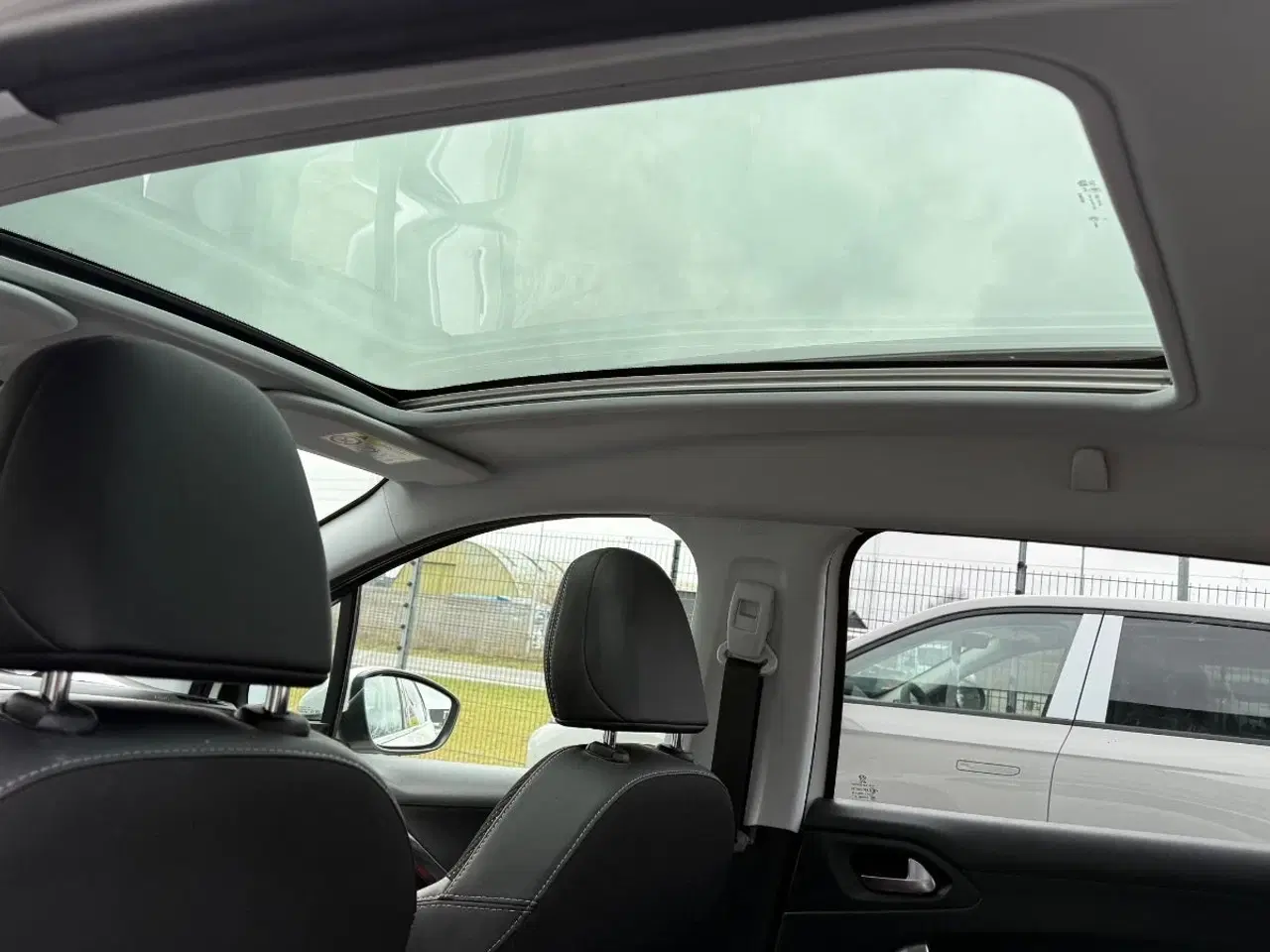 Billede 10 - Peugeot 2008 1,6 BlueHDi 100 Allure Sky