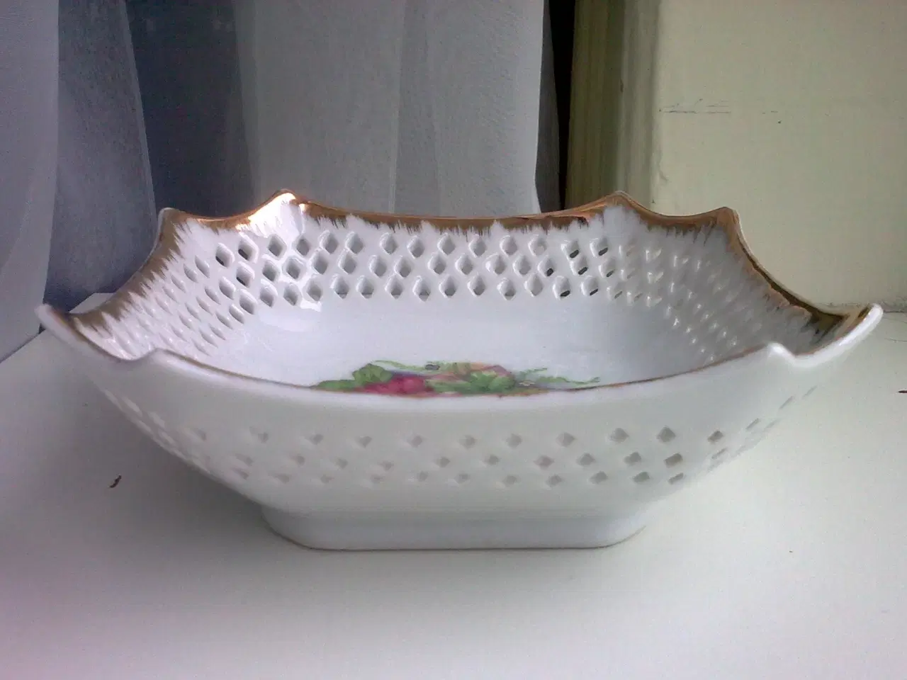 Billede 4 - ROSE kunst porcelæn udstukket kant el modelleret