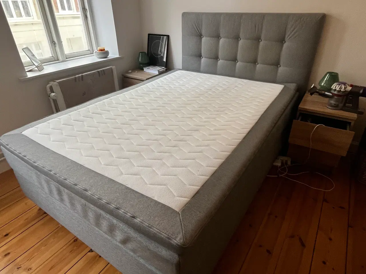 Billede 4 - Kontinentalseng fra jysk 140x200 + sengegavl