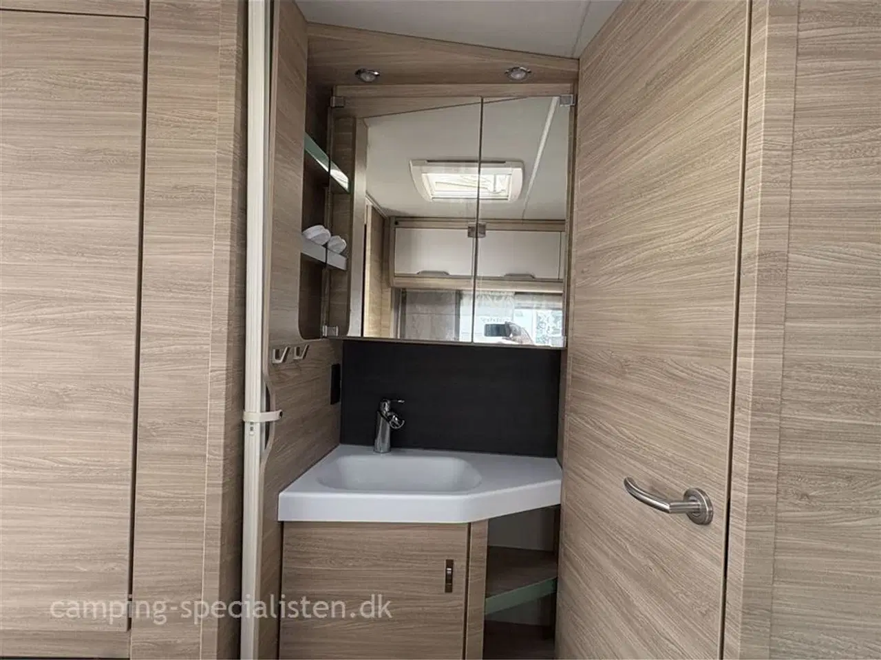 Billede 9 - 2021 - Knaus Südwind 500 UF "60 Years Celebration"   Pæn og meget veldholdt campingvogn - Knaus Südwind 500 UF fra 2021 - Kan nu opleves hos Camping-Specialisten i Silkeborg