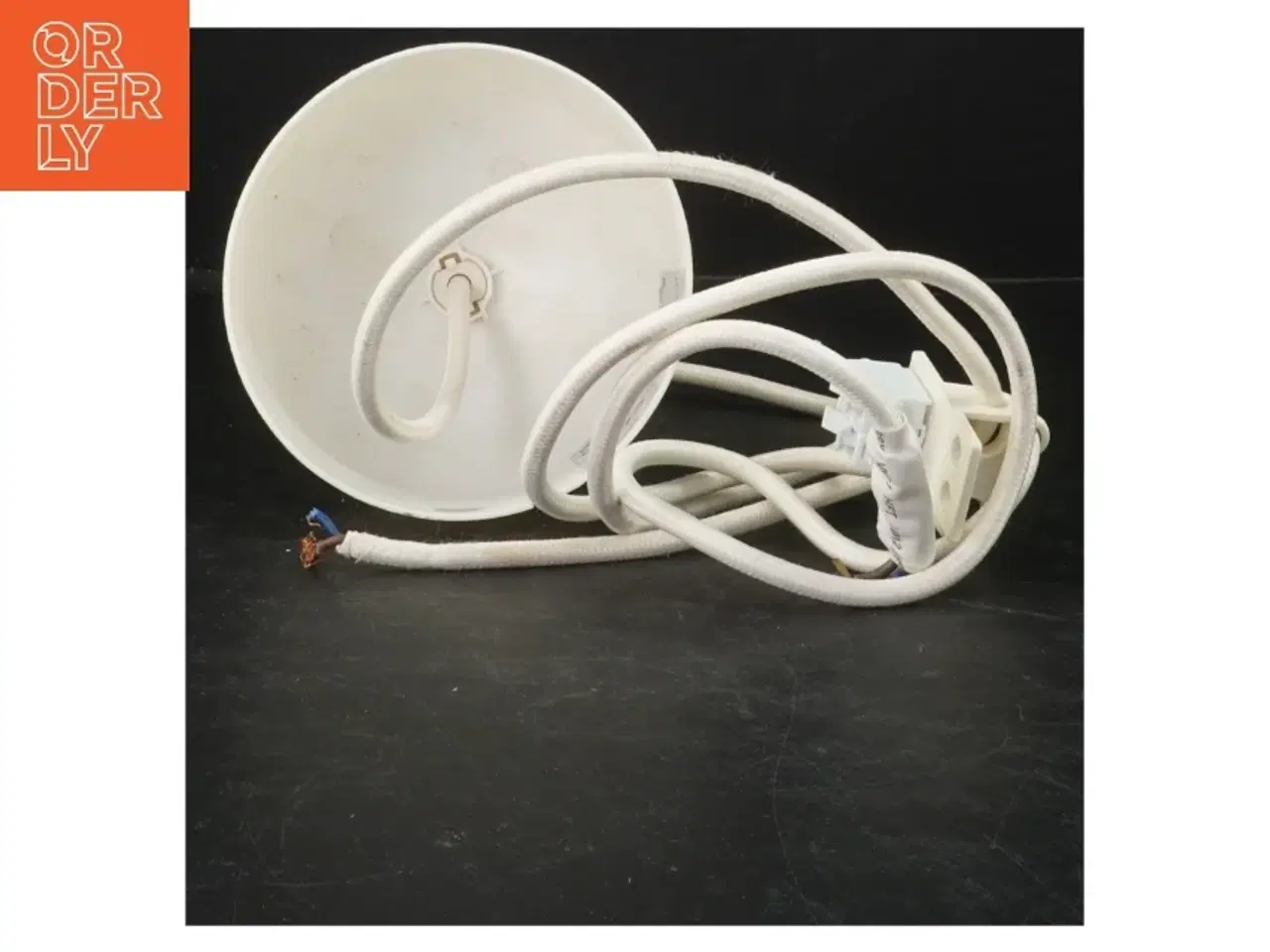 Billede 2 - Hvid loftlampe fra IKEA (str. Ø 12,5 cm)