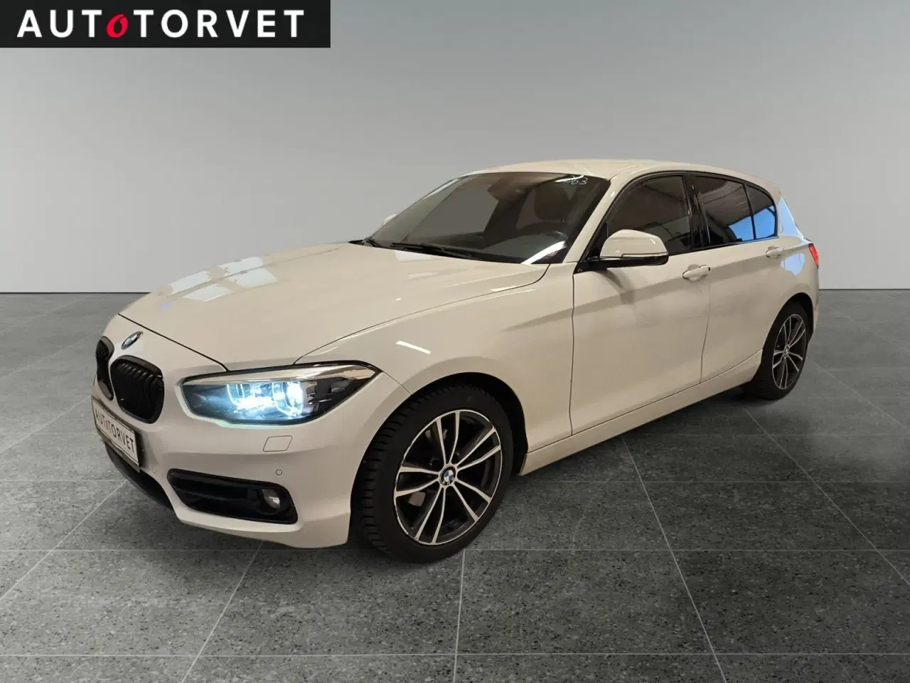 Billede 1 - BMW 118i 1,5 Sport Line aut.