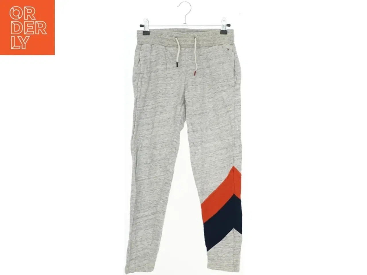 Billede 1 - Grå sweatpants med farvede detaljer fra Tommy Hilfiger (str. 140)