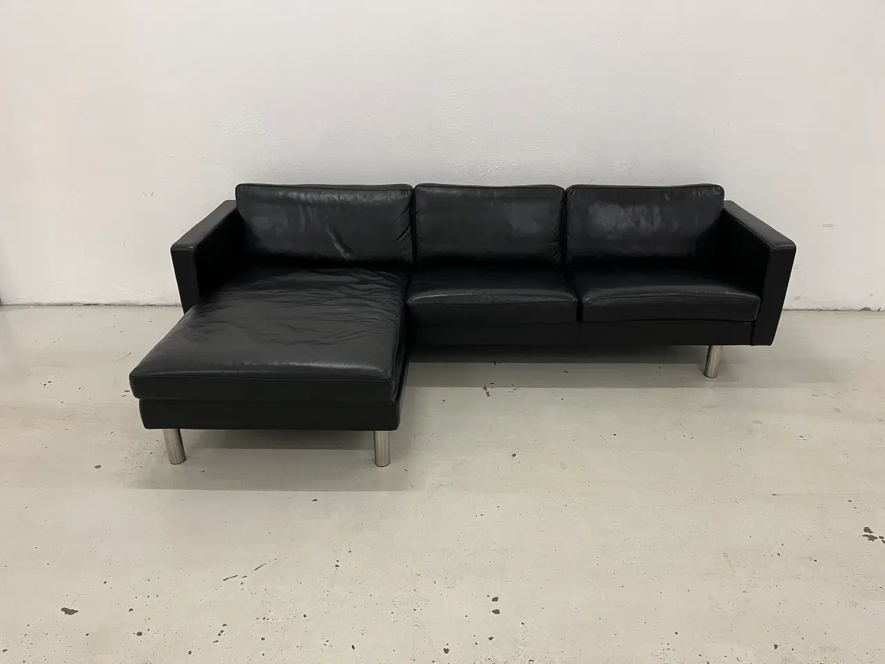 Billede 1 - Chaiselong sofa venstrevendt i sort anilin læder.