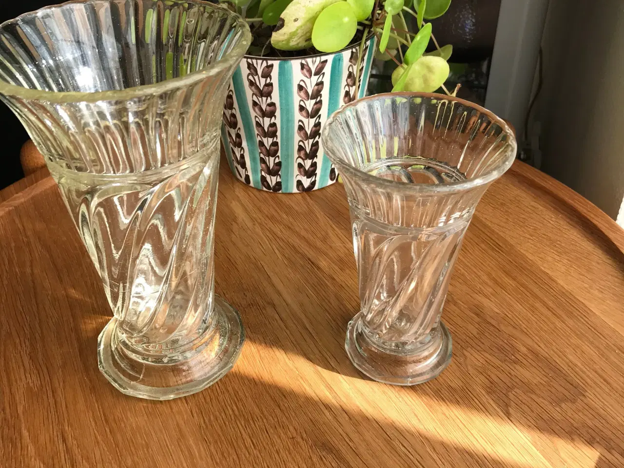 Billede 1 - Holmegaard "Skjold" vaser i klar glas.