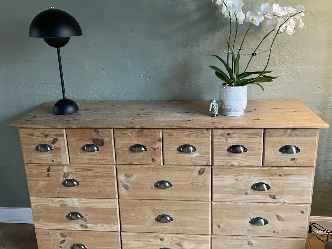 Billede 2 - Rummelig købmandsdisk 