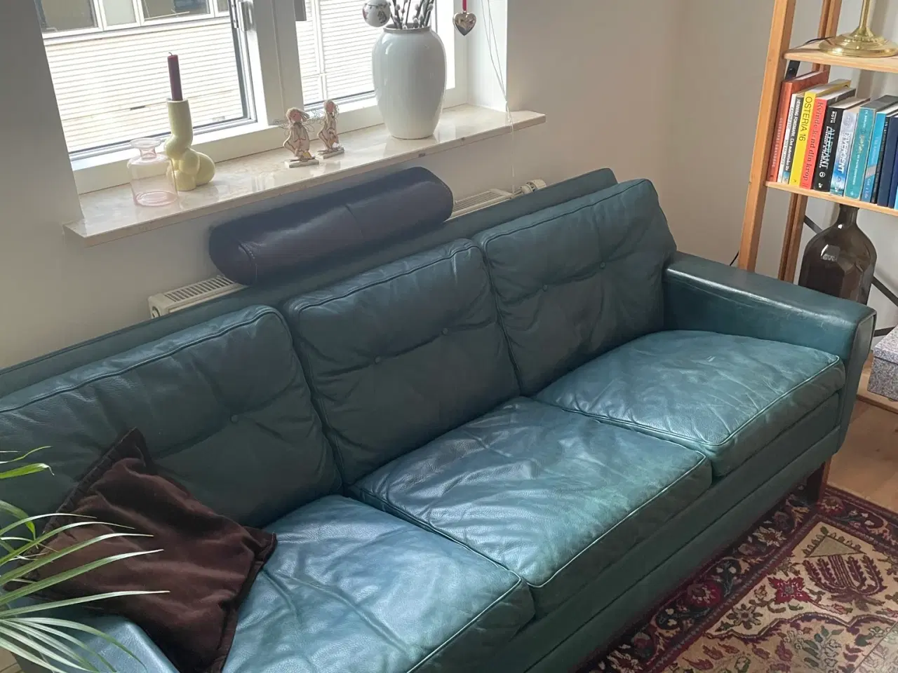 Billede 2 - Retro lædersofa og stol i petroleumsblå