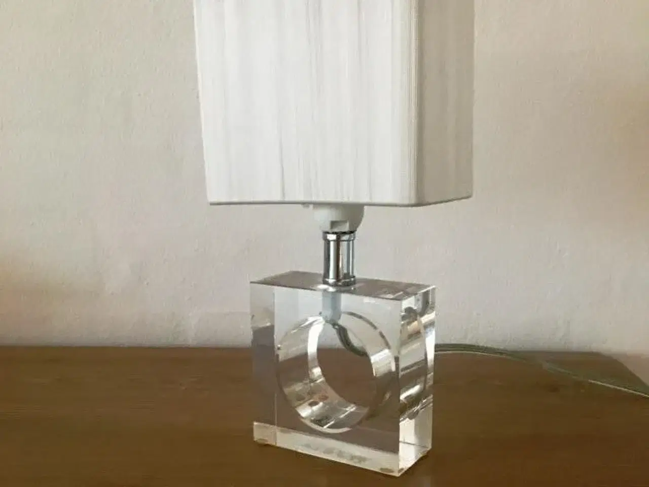 Billede 1 - Akryl reol/bordlampe - 23 cm 