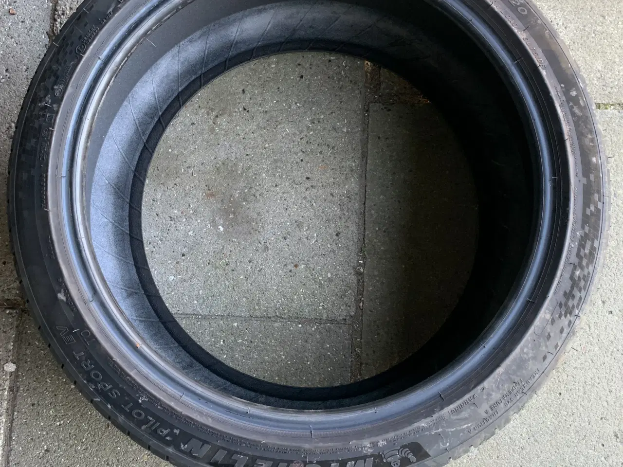 Billede 2 - Michelin sommerdæk 255/40-ZR20 