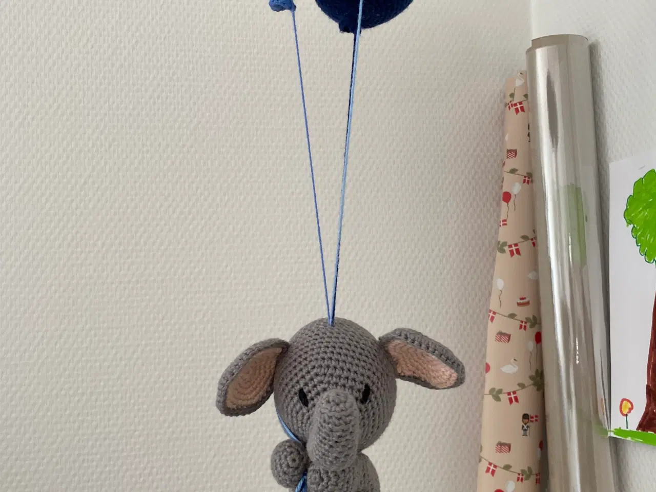 Billede 4 - Uro. Hæklet kanin, elefant, flodhest med balloner