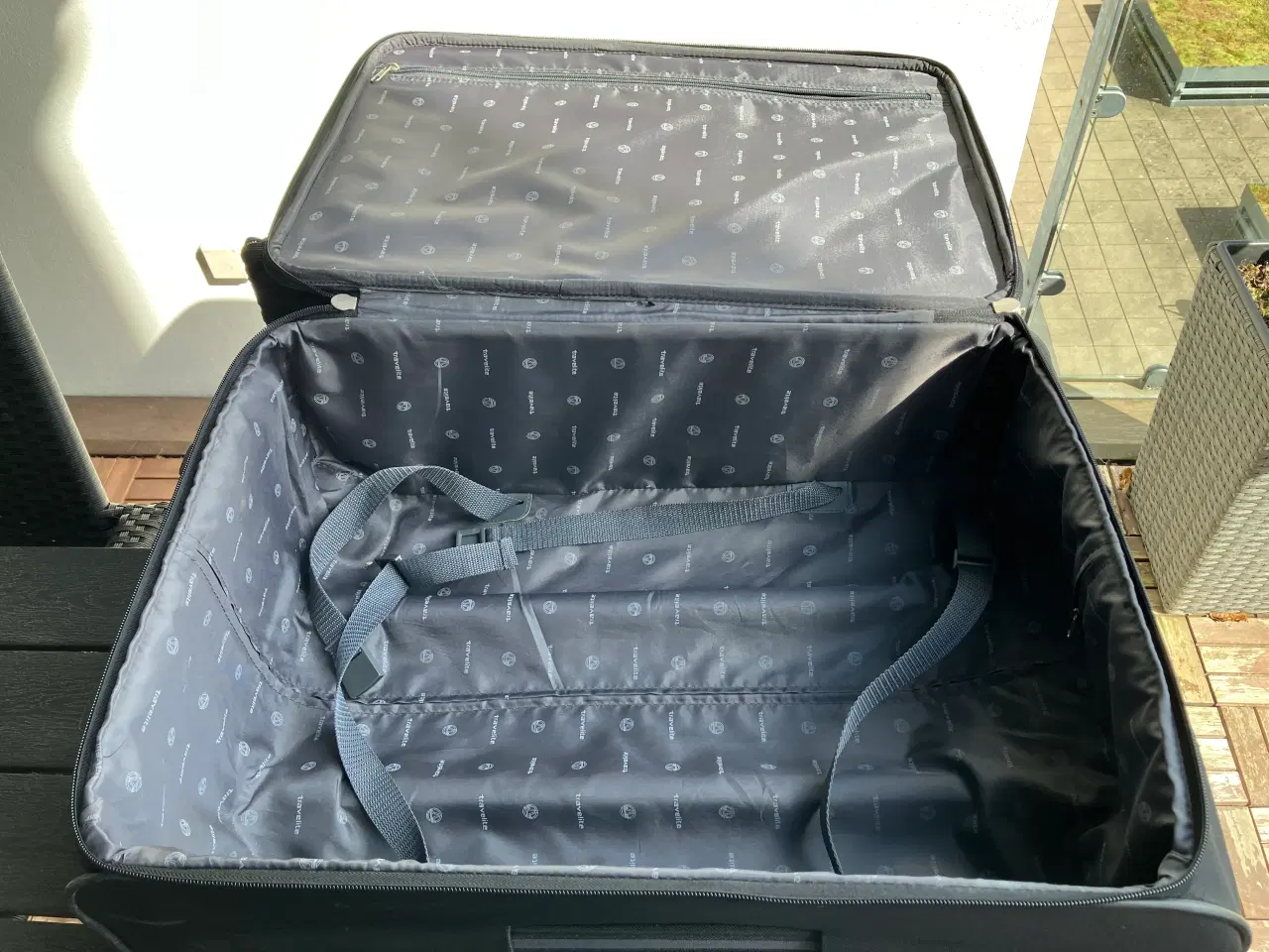 Billede 2 - Kuffert mrk. Travelite, udv. mål 40x60x 23 cm med 