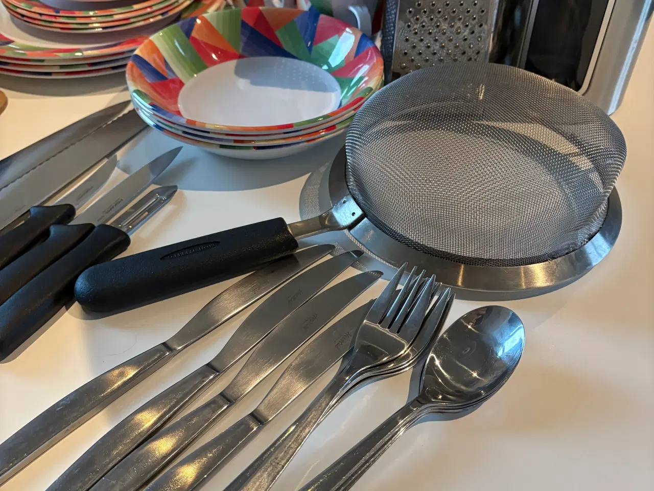 Billede 2 - Melamin-service til 4 og køkkengrej